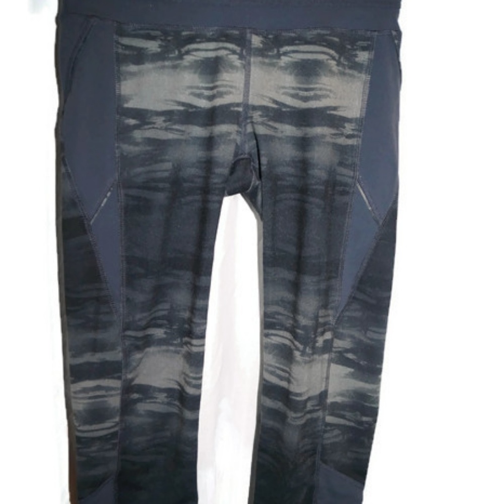 ATHLETA Capri Leggings Gray Print Size XS